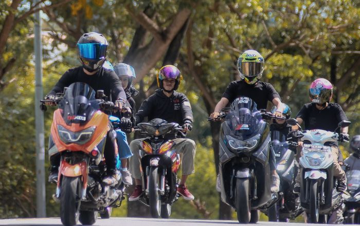 Bro Fitrah riding dengan teman-temannya di Sulawesi Selatan