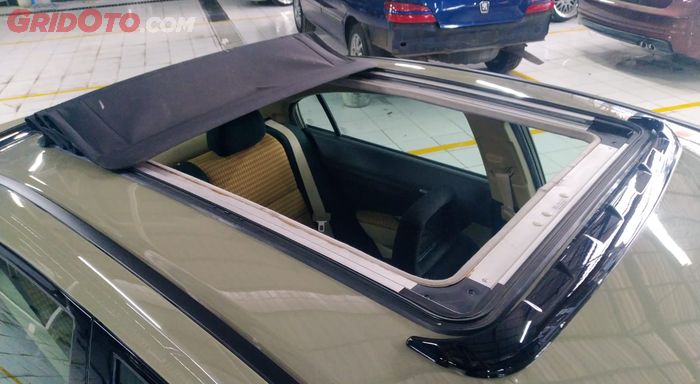 Ragtop Webasto pada atap Honda Civic FD