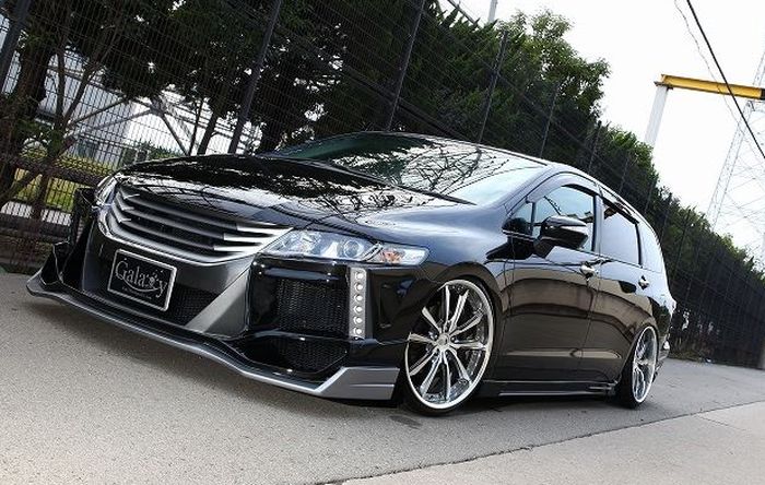 Modifikasi Honda Odyssey RB3 ditopang pelek Leon Hardirrit ukuran 20 inci