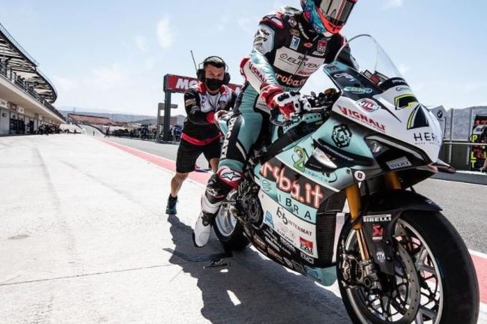 Pembalap tim Go Eleven Ducati, Chaz Davies pensiun setelah WorldSBK Indonesia 2021
