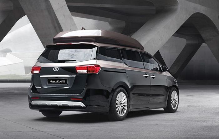 Tampilan belakang KIA Grand Sedona garapan Noble Klasse