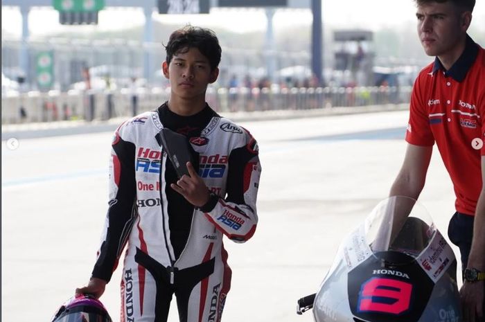 Pembalap asal Indonesia yang memperkuat Honda Team Asia Moto3, Veda Ega Pratama 
