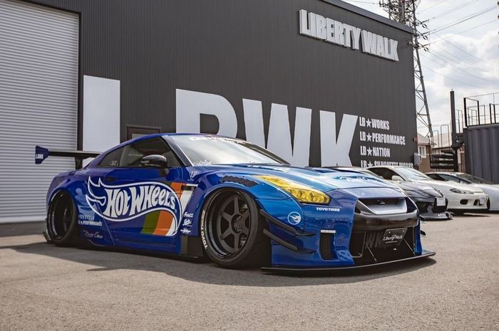 Modifikasi Nissan GT-R R35 berkonsep Hot Wheels garapan Liberty Walk, Jepang