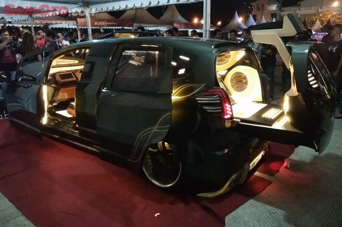 Tampilan belakang Honda Jazz the Champ Black Auto Battle Makassar