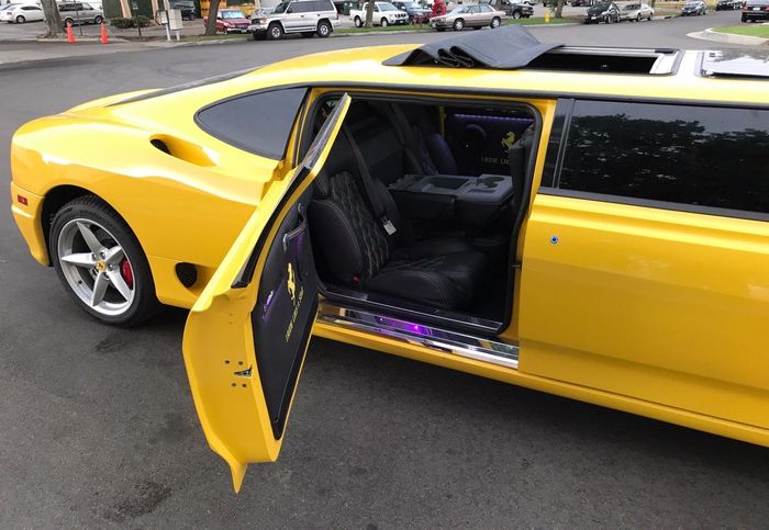 Pintu model suicide Ferrari 360 Modena bergaya Limousine
