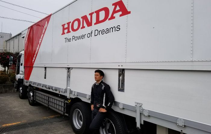 Pembalap muda Indonesia Rio Haryanto diundang Honda untuk mengikuti tes mobil Super Fomula di sirkuit Suzuka, Jepang