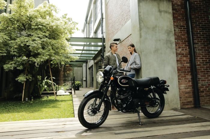 Kawasaki W175 bertipe naked sport