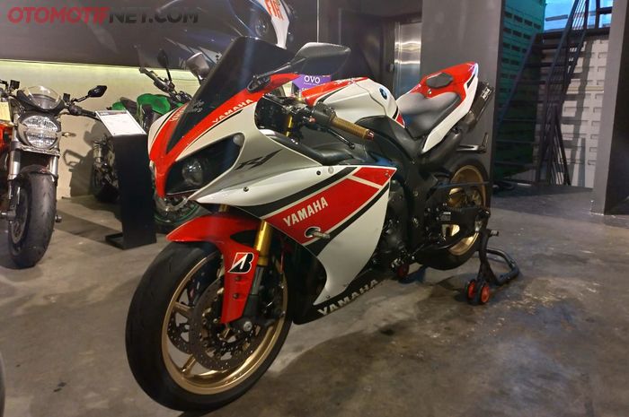 Yamaha r1 untuk dijual store