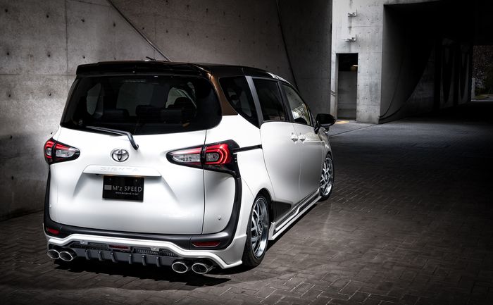 Tampilan belakang Toyota Sienta dengan body kit terbaru dari M'z Speed