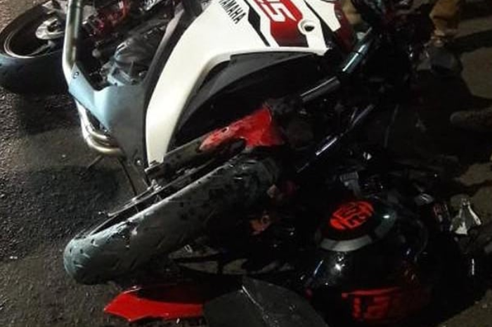 Yamaha R25 remuk menabrak mobil di Jl Buah Batu, Bandung