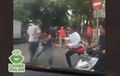 Pengemudi Innova Hentikan Mobilnya, Keluar Dan Terjadi Perkelahian