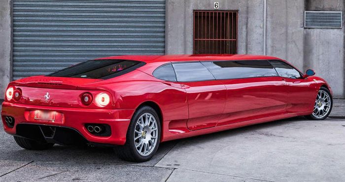 Tampilan belakang modifikasi Ferrari 360 Modena jadi limusin