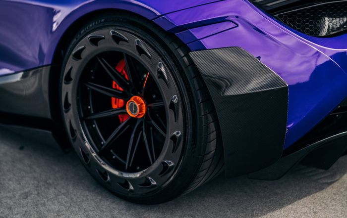 Modifikasi McLaren 720S ditopang pelek berbahan serat karbon