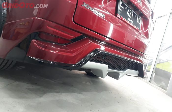 Bumper belakang Xpander salah satu body kit Saber buatan Earth