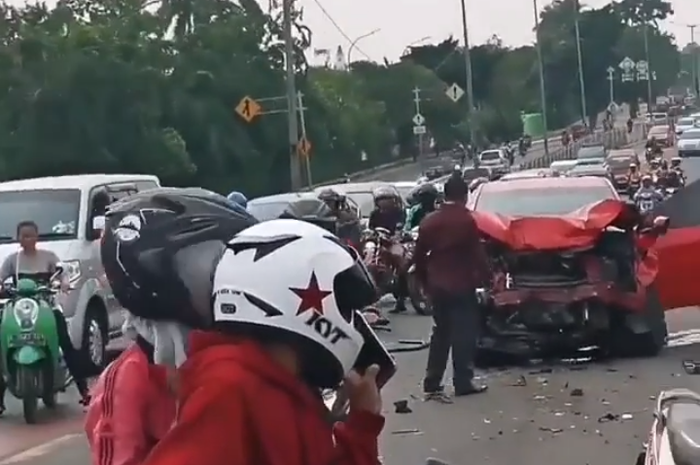 Honda HR-V rusak parah