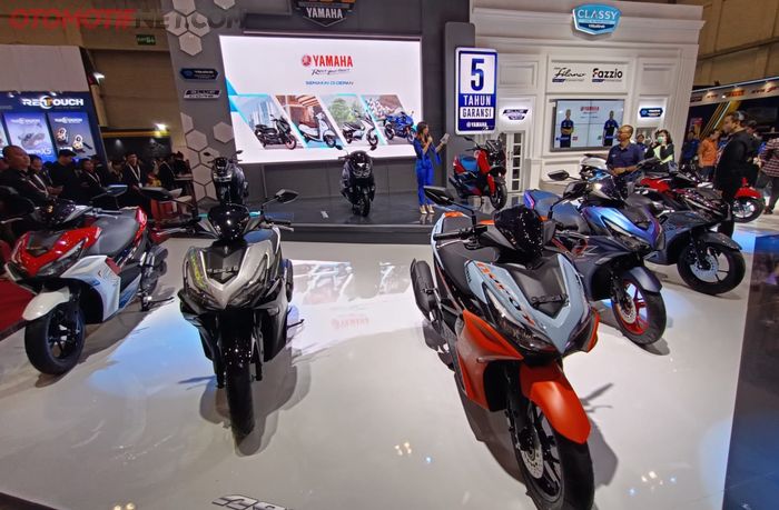 All New Aerox Connected dari keluarga MAXI Yamaha dengan balutan warna baru sukses menjadi primadona dan menjadi sepeda motor yang paling banyak diburu oleh konsumen selama periode IMOS+