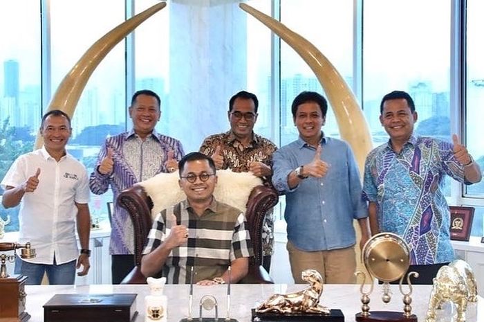 Ketua MPR RI Bambang Soesatyo menerima Menhub Budi Karya Sumadi bersama Kanjeng Pangeran Haryo Purbodiningrat dan rombongan