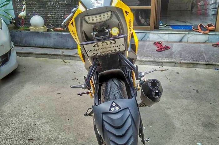 Mud guard ikut dipasang buat menggantikan tugas spakbor