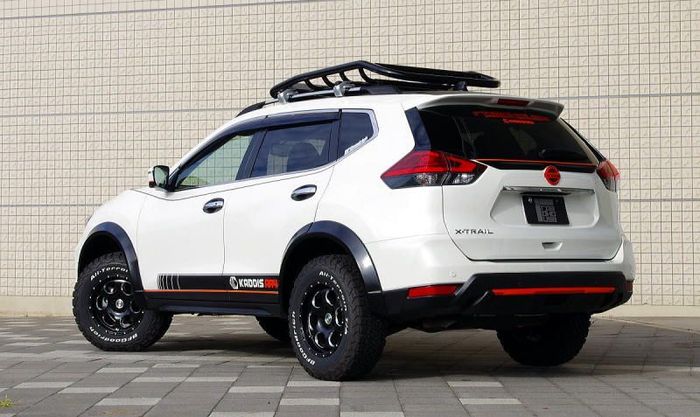 Tampilan belakang Nissan X-Trail garapan Roadhouse, Jepang