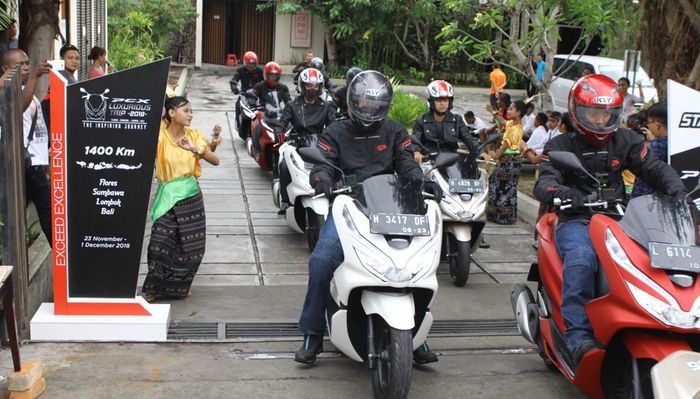 Honda pCX 150 dalam PCX Luxurious Touring