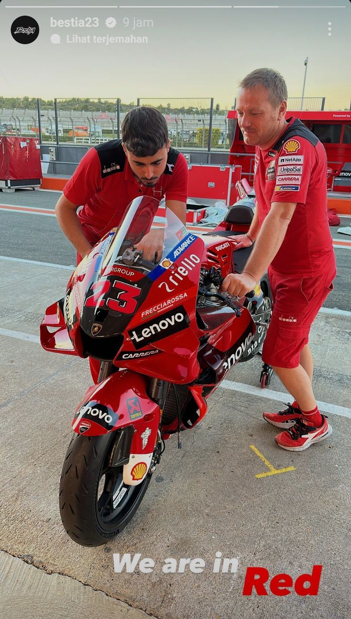 Enea Bastianini juga menunjukkan penampakan motor Ducati yang akan digunakannya