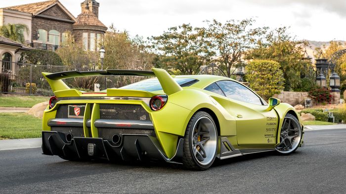 Tampilan belakang Ferrari 488 pakai body kit lebar