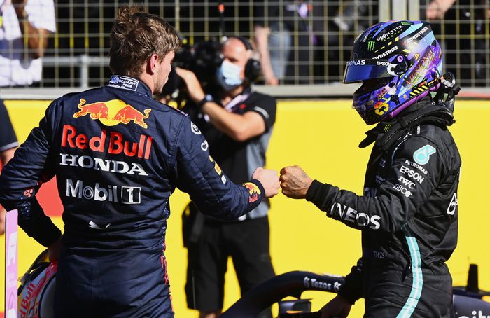 Persaingan perebutan gelar juara dunia semakin ketat, setelah Lewis Hamilton memperpendek kekertinggalan dari Max verstappen kini menjadi 8 point setelah F1 Inggris 2021