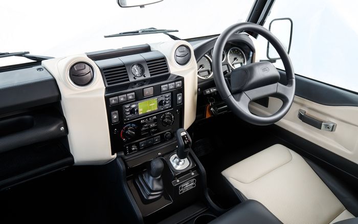Interior Land Rover Defender 70th Edition