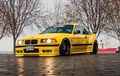 Kuning Menggoda Inspirasi Modif BMW M3 E36 Bergaya Rocket Bunny