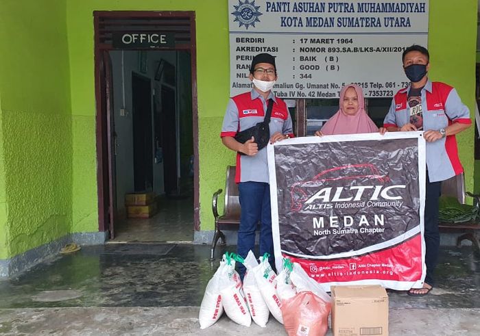 Penyerahan sembako di Medan