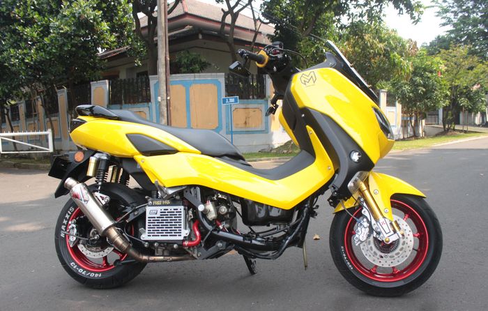 Bodi dek bawah Yamaha All New NMAX dicopot agar kesan racing makin kental