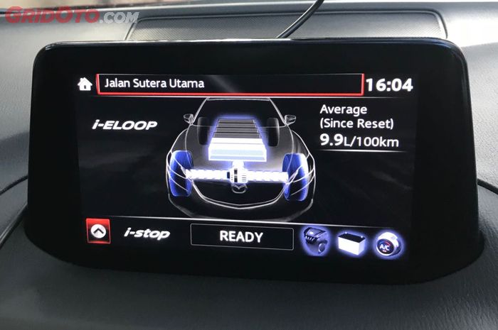 Tampilan fitur i-ELOOP pada layar tengah Mazda3