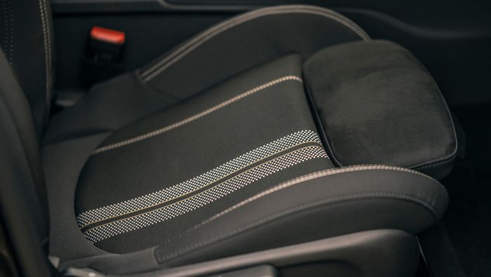 Jok khusus di kabin MINI Clubman dan MINI Countryman Shadows Edition