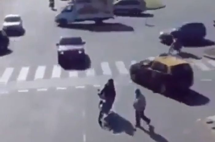 Lalu lintas padat. Atraksi seni yang bikin salut sob