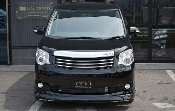 Tampilan depan Toyota Nav1 garapan bengkel Jepang, M'z Speed