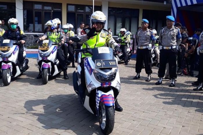 Kapolda Jawa Barat, Irjen Pol Agung Budi Maryoto naik Yamaha NMAX pantau arus mudik