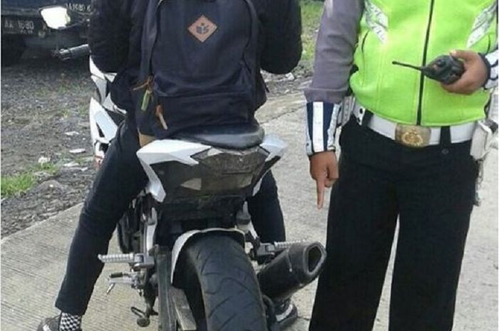 Ninja 250 Ditilang Karena Memakai Knalpot Brong/Racing