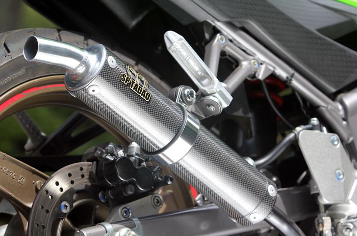 Silencer karbon fiber SP Tadao untuk knalpot Ninja 150 RR