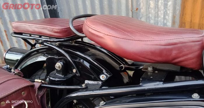 Sidebag BMW R27 custom basis Yamaha Scorpio sewarna dengan jok penumpang