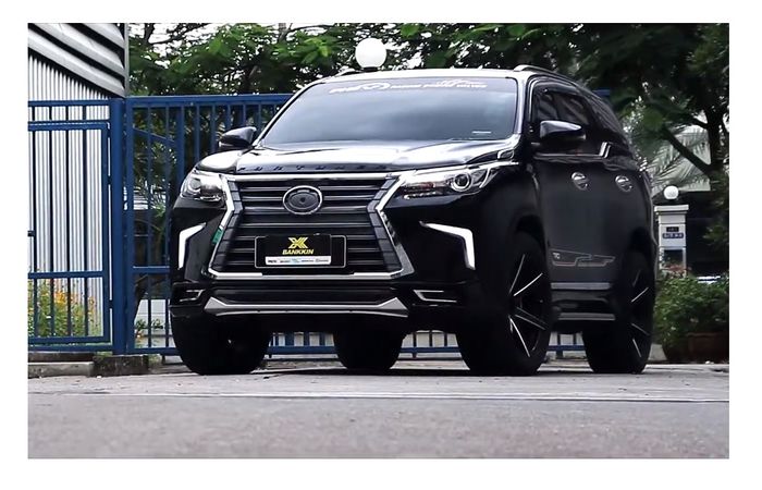 Modifikasi Toyota Fortuner pakai gril model Lexus