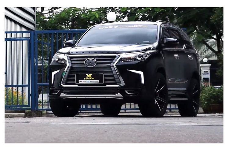 Wallpaper Fortuner Terbaru