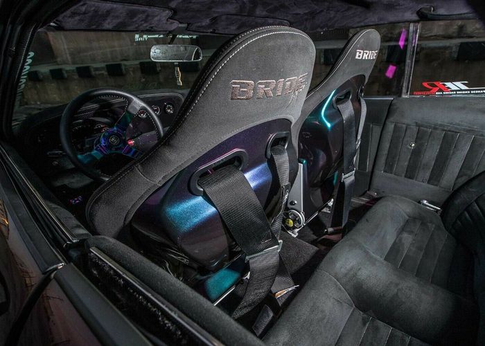 Jok Bride X Maziora Stradia Venus II Hybrid Racing di kabin restomod Toyota Celica 1977