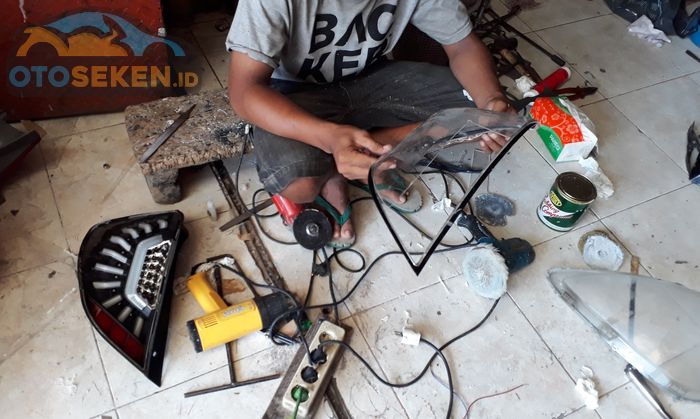 Proses Reparasi Mika Lampu Mobil