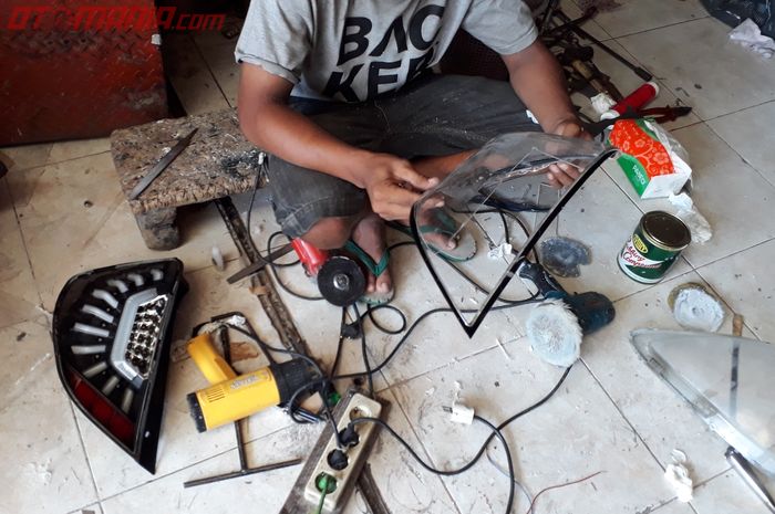 Kisaran biaya reparasi mika lampu mobil yang pecah atau retak