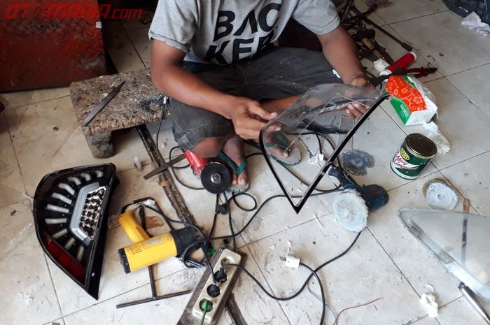 Proses Reparasi Mika Lampu Mobil