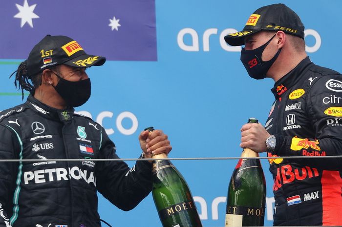 Lewis Hamilton dan Max Verstappen di podium F1 Eifel 2020