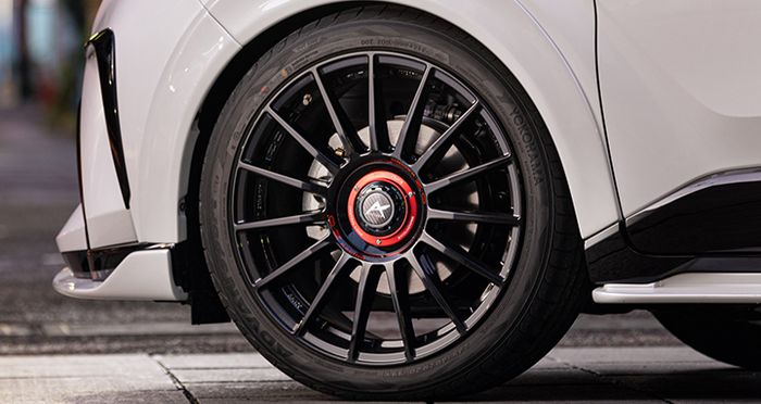 Toyota C-HR Dengan Body Kit Artisan Spirits 