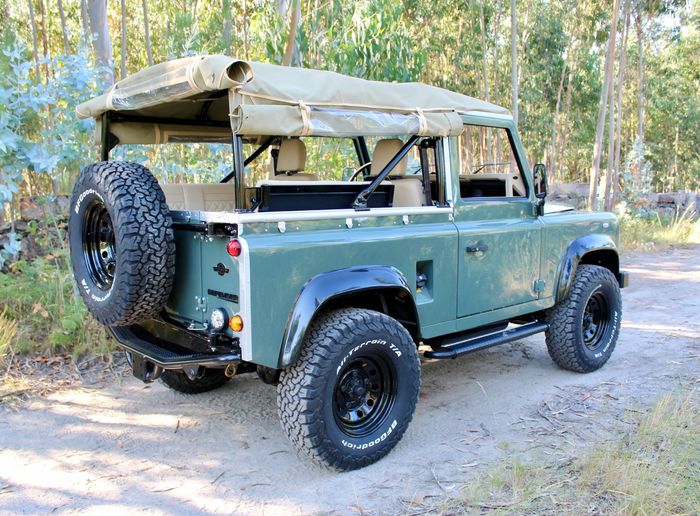 Restomod Land Rover Defender 90 kembali prima dengan part-part baru