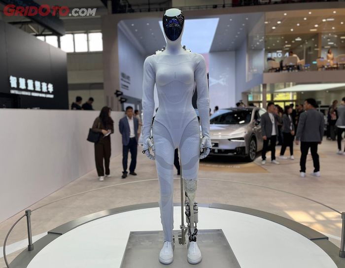 Robot humanoid buatan Xpeng, Iron