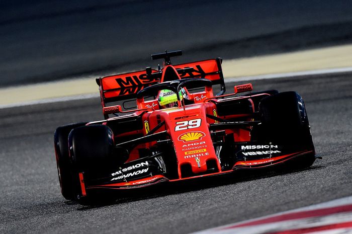 Mick Schumacher pertama tes mobil F1 Ferrari